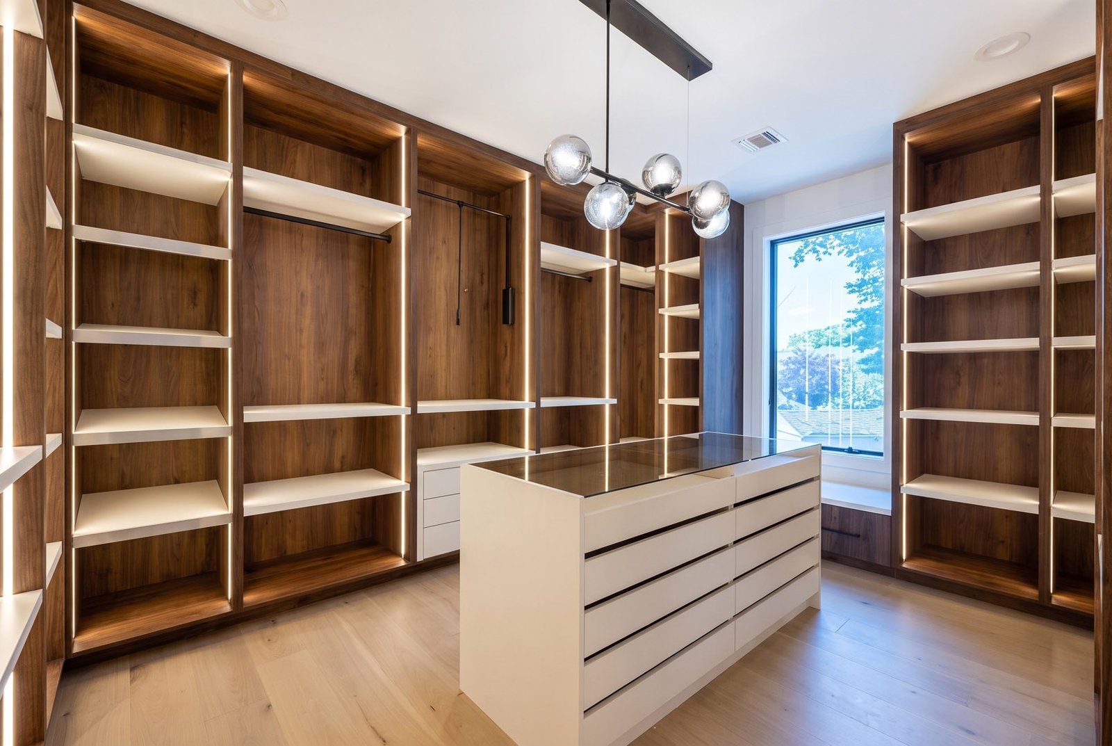 Closets & wardrobes by Quality Green, New York