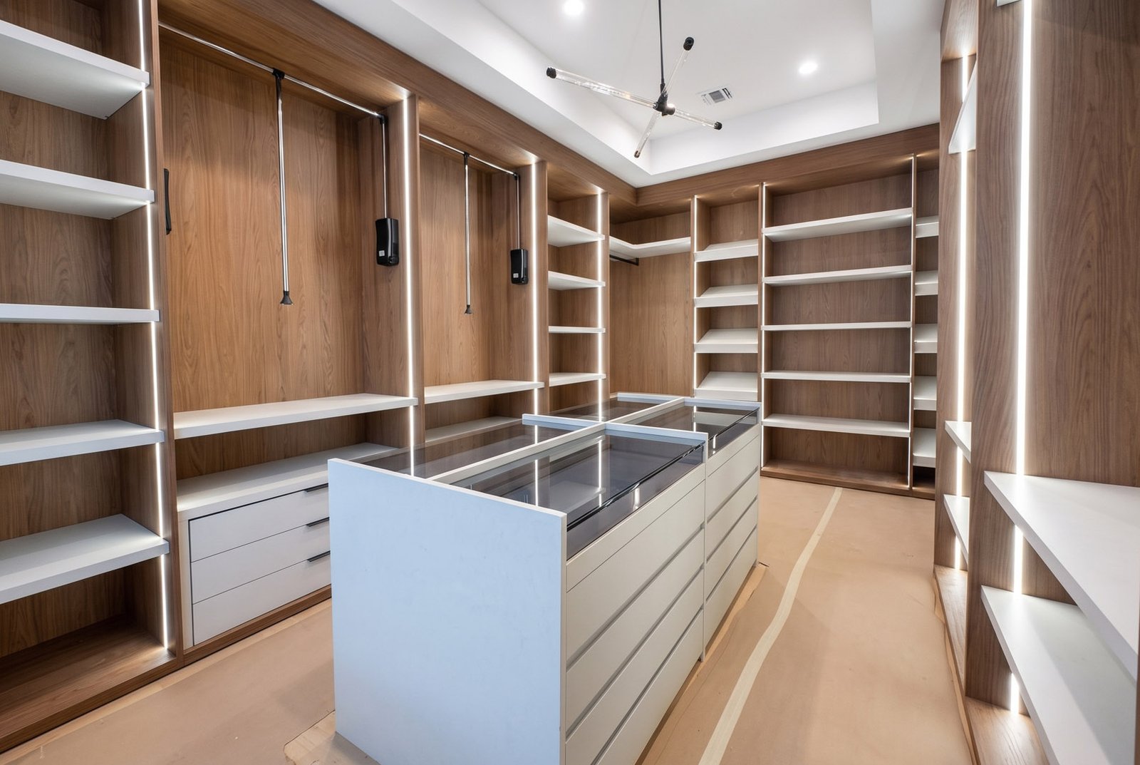 Closets & wardrobes by Quality Green, New York