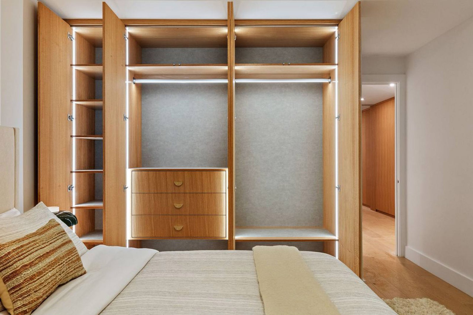 Closets & wardrobes by Quality Green, New York